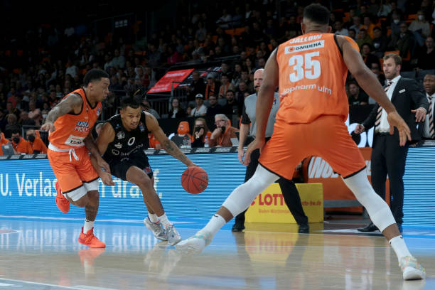 力压群雄 力压群雄